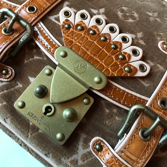 🔴SOLD🔴Authentic Louis Vuitton Gracie MM Bag - Picture 6 of 8